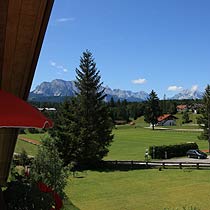 ausblick vom balkon der ferienwohnung bergpanorama in krün