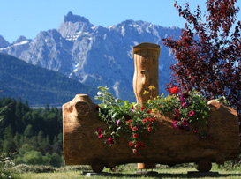 brunnen haus bergpanorama in krün